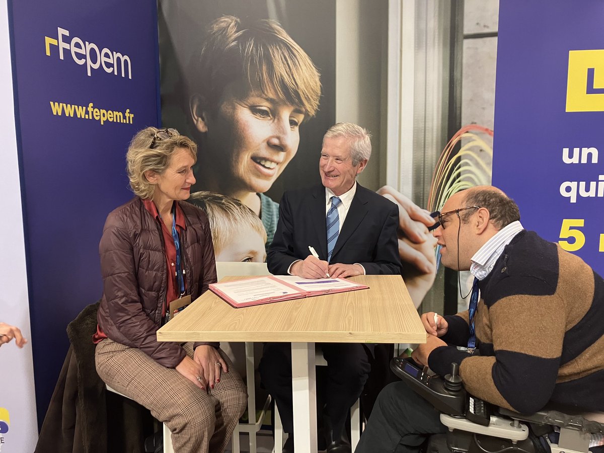 🔴 #SMCL2024 
Renouvellement de notre partenariat avec <a href="/ville_chaville/">Ville de Chaville</a> afin d'accompagner ses habitants particuliers employeurs. Ouverture d'un espace France Emploi Domicile dans le pôle senior de Chaville.
🙏 <a href="/tillyarmelle/">tilly armelle</a> <a href="/HerveLievre/">Hervé Lièvre</a>