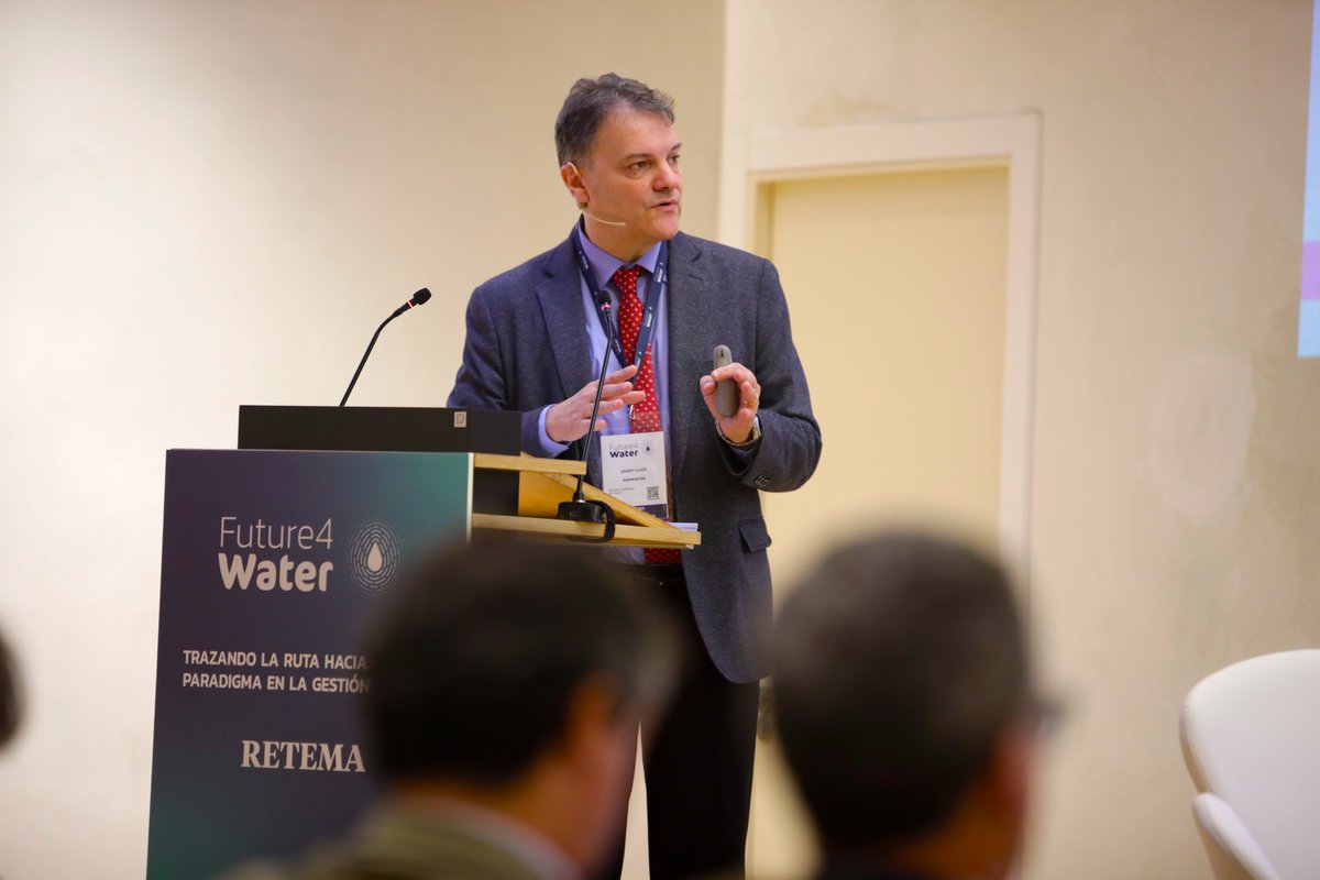RevistaRETEMA's tweet photo. 💬 “El próximo gran reto para Cataluña es reducir nuestra dependencia sobre los #recursos naturales, pasando del 70% actual a solo un 30%, logrando que el 70% provenga de fuentes no convencionales, como el agua #regenerada y la #desalinización”, expone el director de la @aigua_cat.
