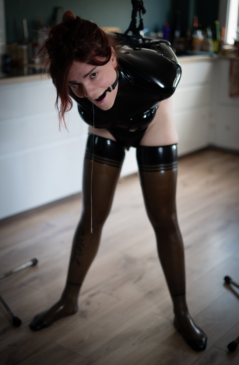 EmmyTheDoll's tweet photo. Drool drool drool slut!

with @LtxChimere https://t.co/Kqi6NS7RWr