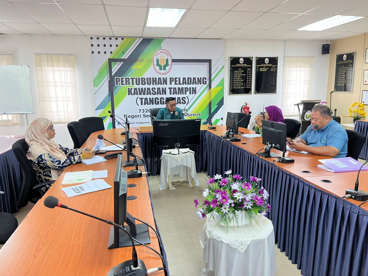 PpkTampin's tweet photo. 21/11/2024 | Bilik Gerakan PPKT (TANGGAMAS)
.
Mesy Prgrm Jualan Agro Madani &amp; Jualan Nismilan Prihatin PPKT (TANGGAMAS) 2024 dgn kjsma Jab. Pertanian Tampin, Jab. Veterinar Tampin, LKIM Tampin, LPP N.S &amp; FAMA Tampin. B'sma2 dlm mesy t'sebut PB PPKT En. Kamarul Arifin bin Shaari https://t.co/6ANB46sKLz