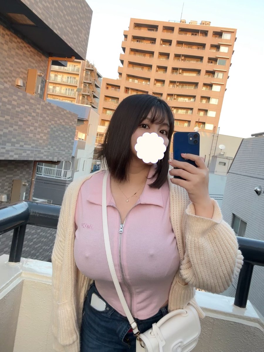 「きもすぎ。

こんな見せびらかすやつと
デート行ったら、一生の恥だわ。」

ってこれ載せたら言われた...

Icupなのとアレルギーもあるから、全然自分に合うブラ少なくて、つけれない事情もあるのに...

この格好でデートは引く？？😢 https://t.co/mgGDXpQr5f