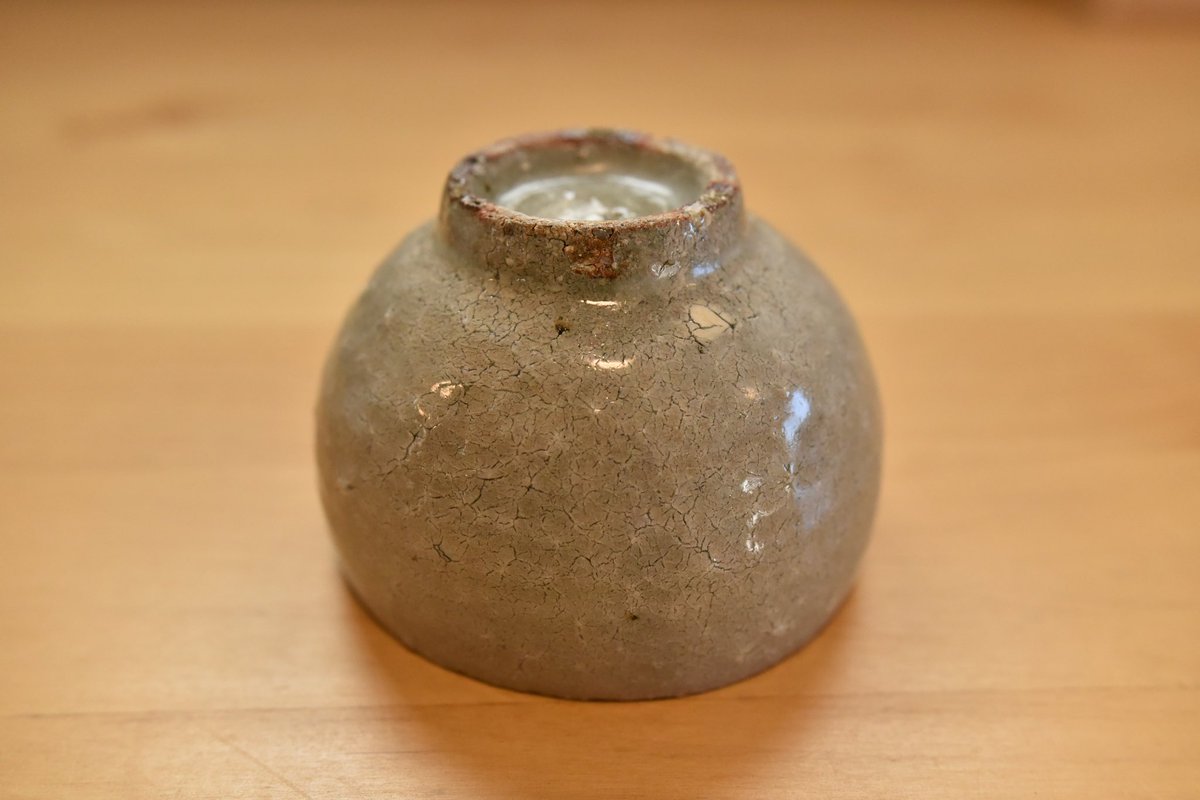お気に入りの茶碗。
1箇所凹んでるのが最高

卵かけご飯に最適