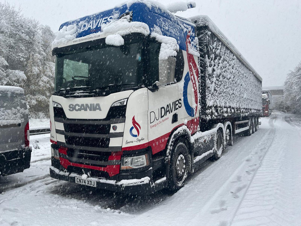 Christmas Card Photo ✅

Need Home Heating Fuels 

Then our team are here to help.

Nationwide delivery available…

☎️01269 850224
💻djdaviesfuels.co.uk

Lucky the driver has his <a href="/ScaniaUK/">Scania UK</a> to keep him warm…

#teamwork #snow #ukweather #heating #fuel #staywarm