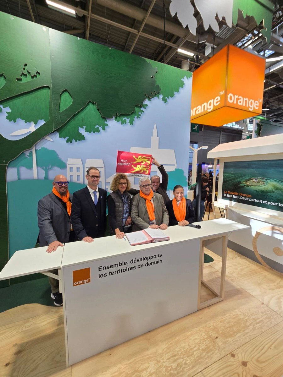 🤝 Au <a href="/salondesmaires/">Salon des Maires et des Collectivités</a>, les équipes @Orange s'engagent avec la <a href="/CCIPDN/">CCI Portes de Normandie</a> pour accompagner les entreprises de l'Eure et de la Normandie sur des sujets cruciaux : 
👉 #Cyber, #IA, et bien plus. 

<a href="/FatimaAlla_/">Fatima Alla</a> <a href="/91mmaouche/">marc maouche</a> <a href="/cyrilluneau/">🟧 Cyril Luneau</a>