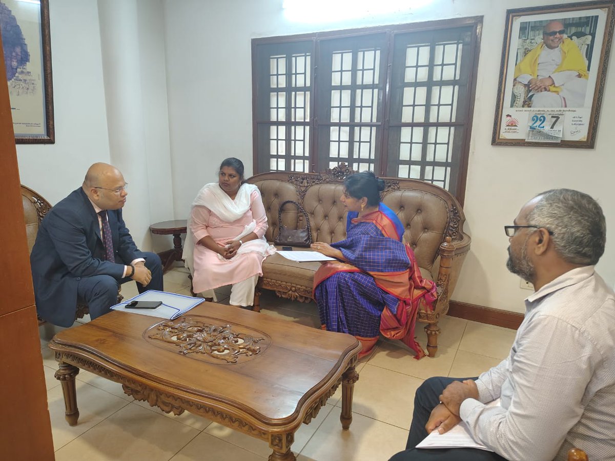rochennai_cwc's tweet image. Sh. Rahul N. Gaikwad (CWC RM, CNI) &amp;amp; Smt. Jacintha Lazarus (ED FCI) met MP Smt. Kanimozhi Karunanidhi at her office today (21.11.24) #TamilNaduDevelopment #SupportFarmers #LogisticsRevolution #FoodSecurity #SustainableStorage
@cwc_warehouse
@fooddeptgoi
@KanimozhiDMK