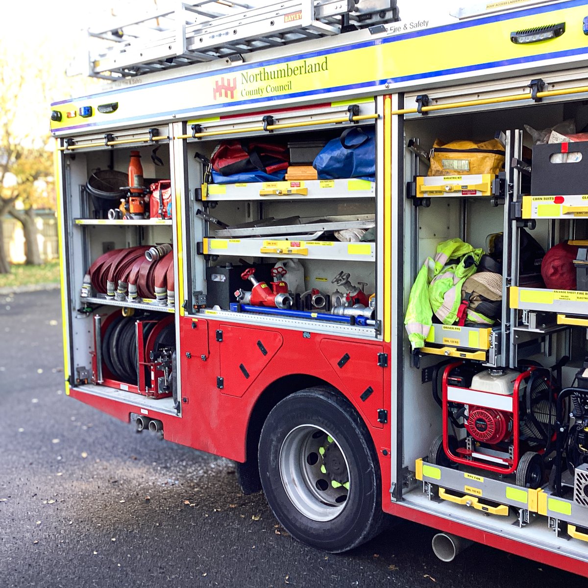 BedeSouth's tweet image. This week in Early Years, we were visited by the police and firefighters, we tried on uniform, were shown all of the important equipment and were told how to be safe in the community.

#ESFmat #BedeAcademy #Valued #Challenged #Inspired