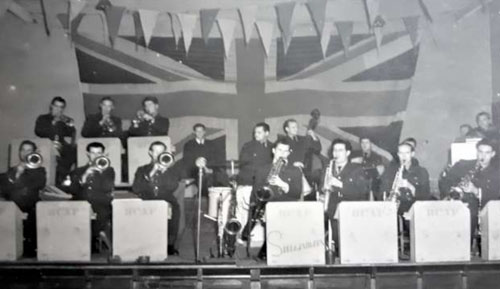 Gander Airport Historical Society (@gahsyqx) on Twitter photo During WWII the great Glenn Miller described the RCAF Streamliners as "the best band in Europeā¦other than mineā. The band originated at RCAF Gander & because they were so good, were posted to the UK to entertain the troops. The story told @ web page ganderairporthistoricalsociety.org/_html_war/stre⦠During WWII the great Glenn Miller described the RCAF Streamliners as "the best band in Europeā¦other than mineā. The band originated at RCAF Gander & because they were so good, were posted to the UK to entertain the troops. The story told @ web page ganderairporthistoricalsociety.org/_html_war/streā¦