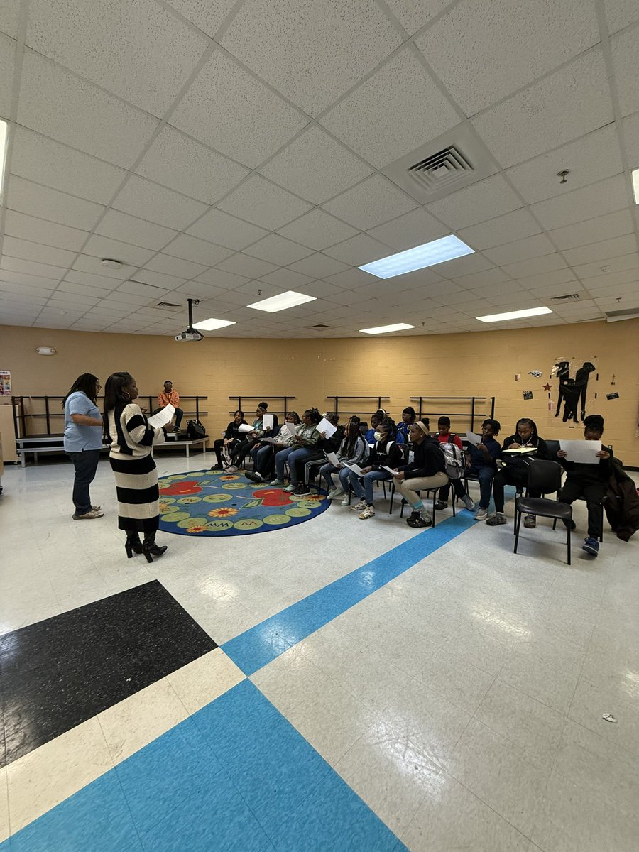 DukeEllingtonB1's tweet image. 🗳️ Yesterday, Mr. Montgomery and Mrs. Daniels kicked off student council first informational meeting for our amazing candidates. Let’s see who will rise to the challenge! Good luck to all candidates—may the best one win! #DPSCD