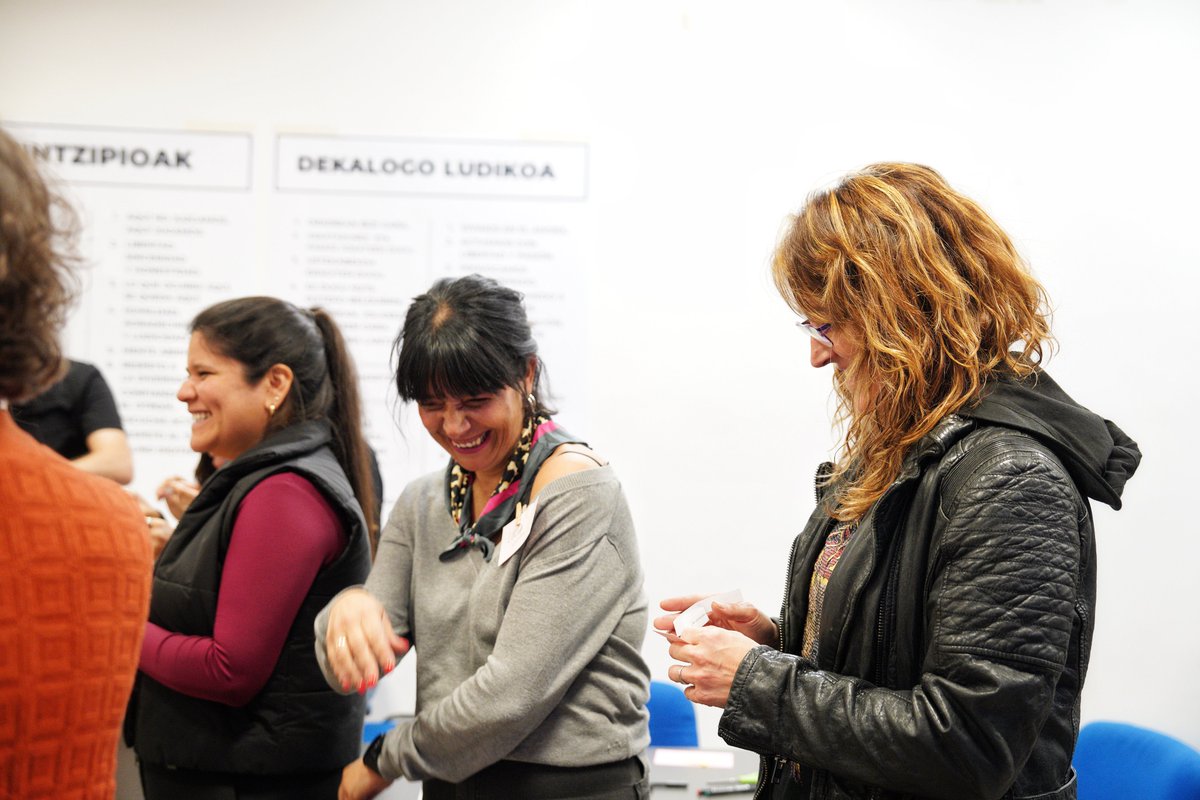 📸 Así vivimos el Taller de Co-creación con Enfoque Feminista ✨

En Wikitoki reflexionamos colectivamente sobre los sesgos que aparecen en el diseño de objetos, servicios y mensajes. 🌍 Con una herramienta lúdica, trabajamos desde una perspectiva feminista e interseccional.