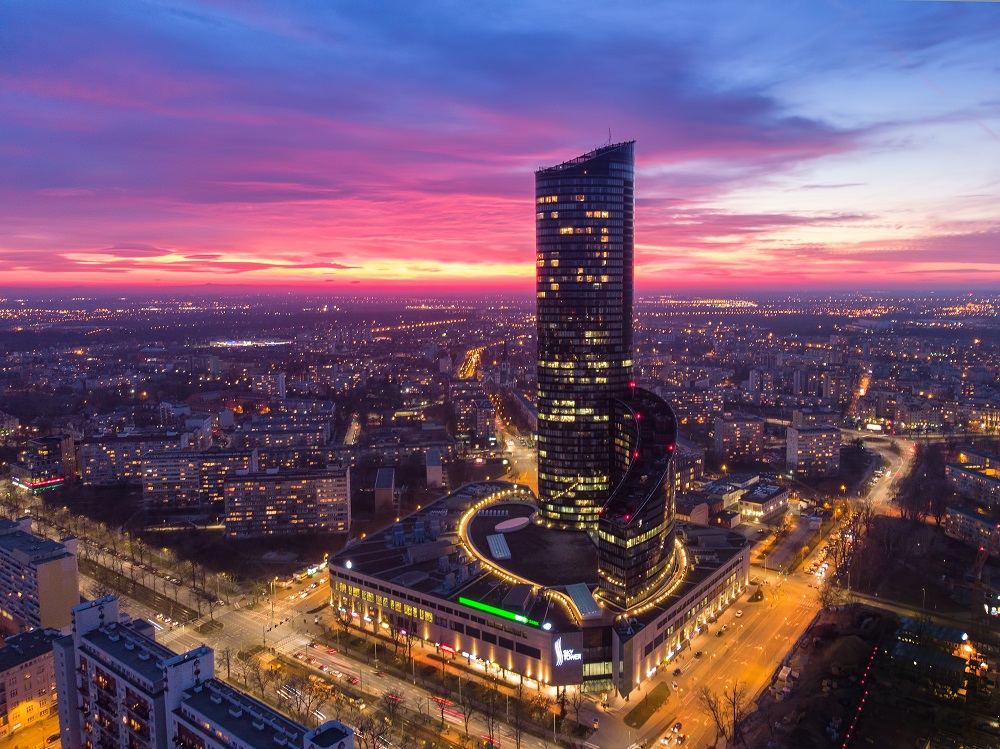 Piękny  Wrocław  na tle zachodzącego słonca.