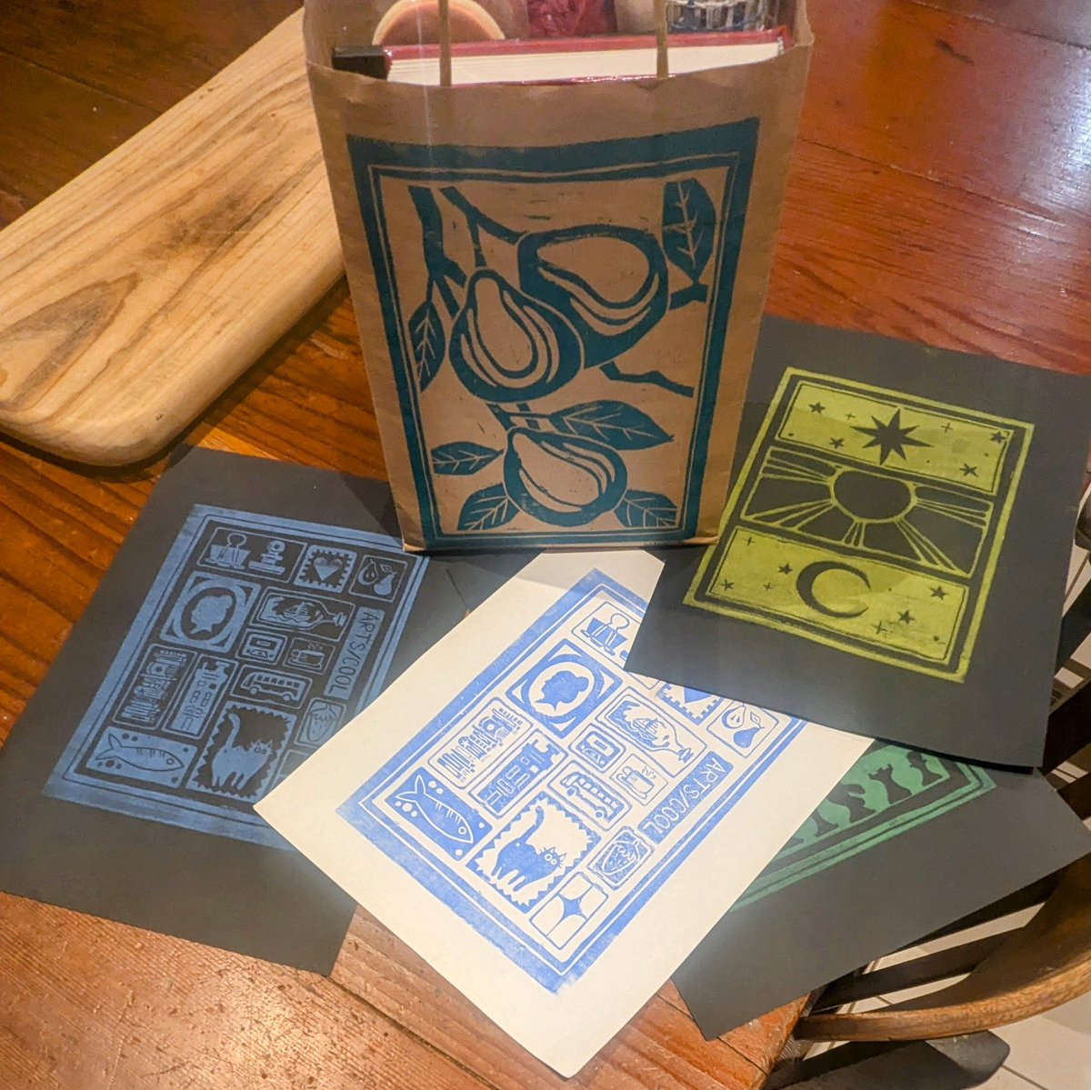 Proud parent moment. Emily'sbeen enjoying weekly afternoon art school sessions, dabbling in lino printing. Students artworks were used to produce gift bags as part of the 125 yr celebration of the <a href="/BrokenHillCity/">Broken Hill Council</a> Art Gallery. There are amazing opportunities in town for our kids!