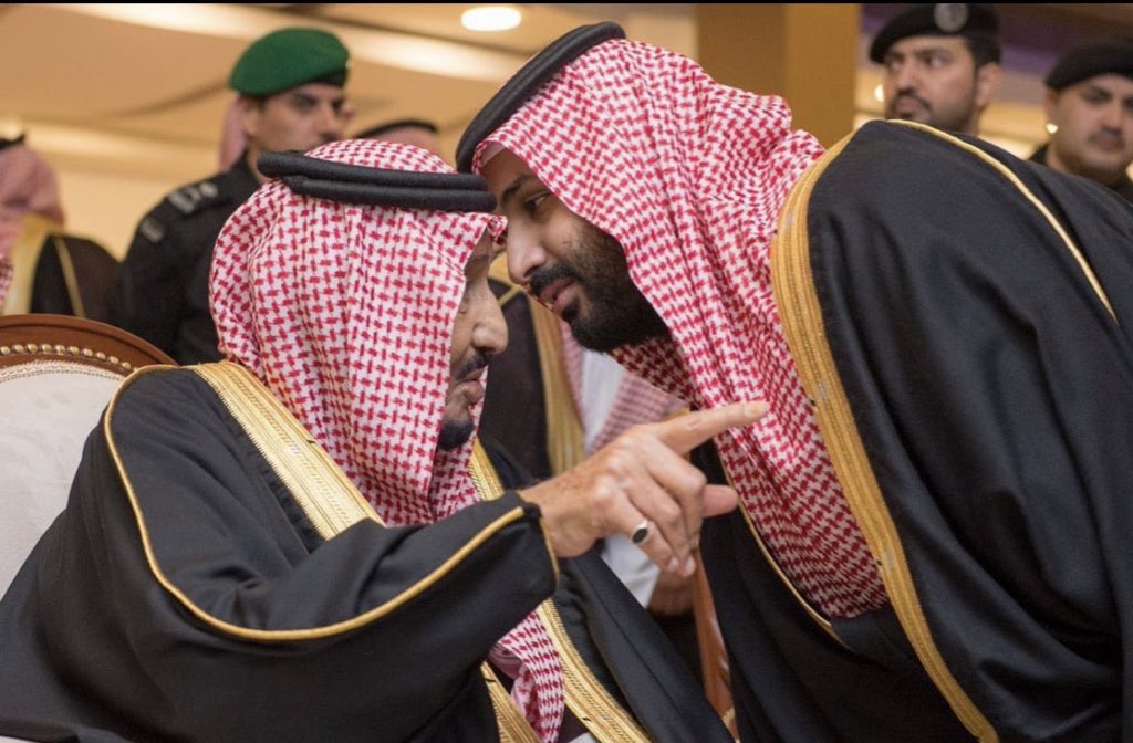 اختارهم الله عزوجل أن يحكموا هذه البلاد المباركة لأنهم اعلوا كلمة لا إله إلا الله ودستورهم القرآن الكريم وخدموا الحرمين الشريفين وكانوالشعبهم أهل وعزوة قبل أن يكونوا لهم قادة وحكام .
رحم الله من مات منهم وحفظ الله سيدي #خادم_الحرمين_الشريفين وسموسيدي #ولي_العهد
#يحدث_الان
