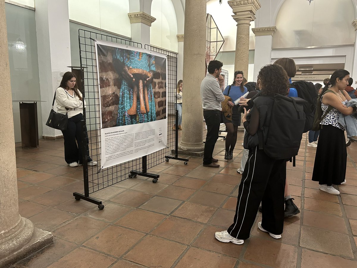 Ali_muqarnas's tweet photo. Ayer se inauguró en la Facultad de Filosofía y Letras "Relatos con nombre de mujer. Historias sobre las desigualdades de género en Uganda", altamente recomendable y comisariada por 2 extremeñas fabulosas de la Fundación Mujeres y por nuestro @ignacioalealde de Antropología https://t.co/0FvmzLwKCn