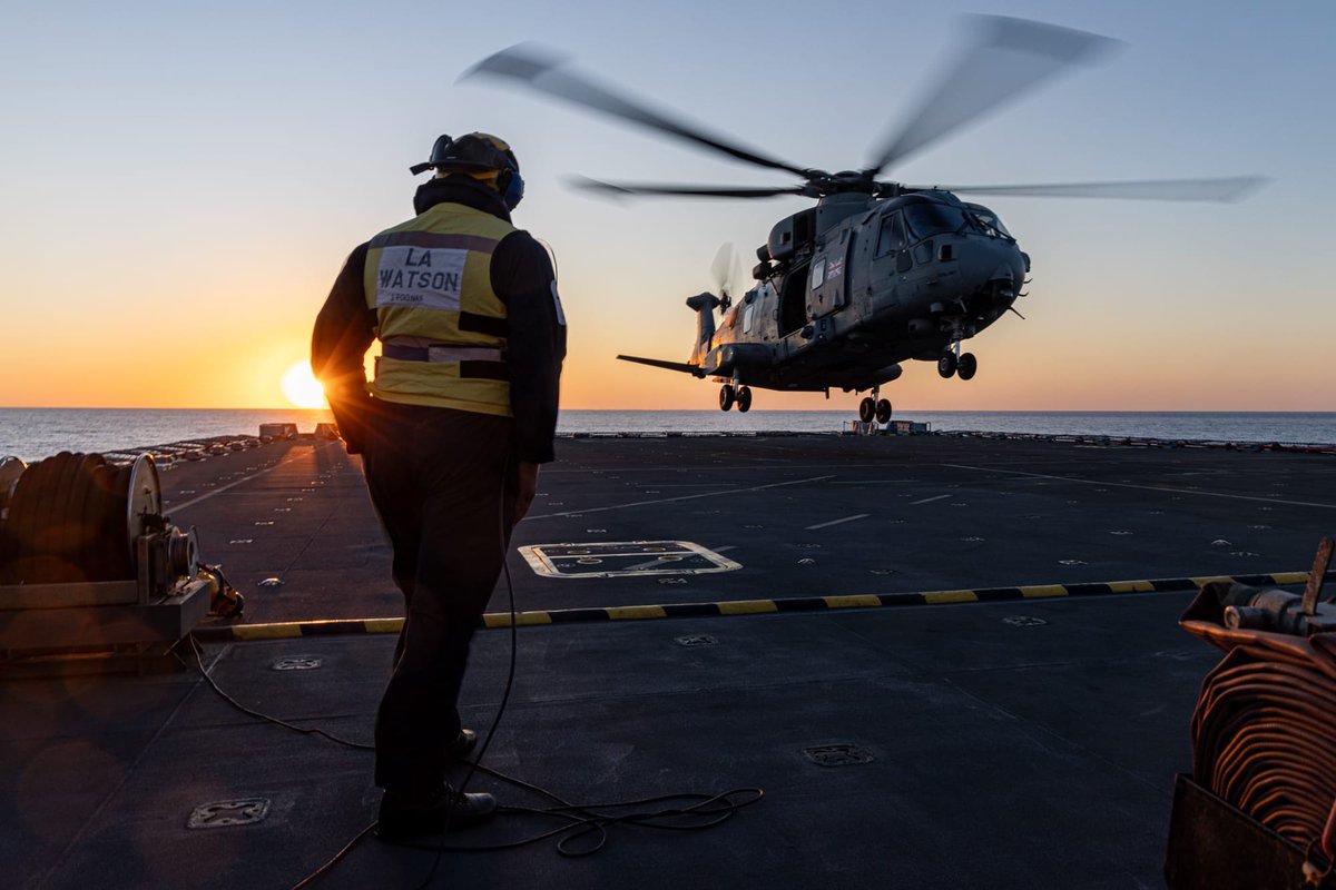 #1700NAS supporting and undertaking #RFA day in to night Flight Deck Operations. #AircraftHandlers #MerlinMk4 #RNASCuldrose #RoyalNavy