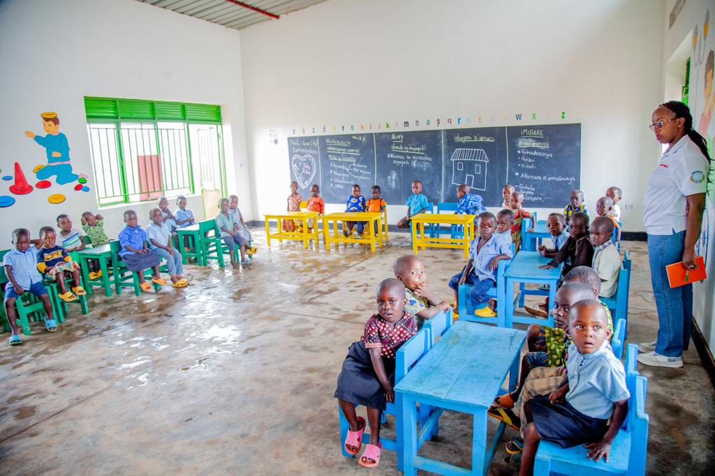 actionaidrwanda's tweet photo. Today, AAR conducted a field visit in @GisagaraDistr LRP, assessing the impact of Kabakobwa #ECD on reducing  the burden of unpaid care work for women. Women testify that today it is possible to concentrate on productive work because they have a safe place to leave their children https://t.co/tnlo8PppAb