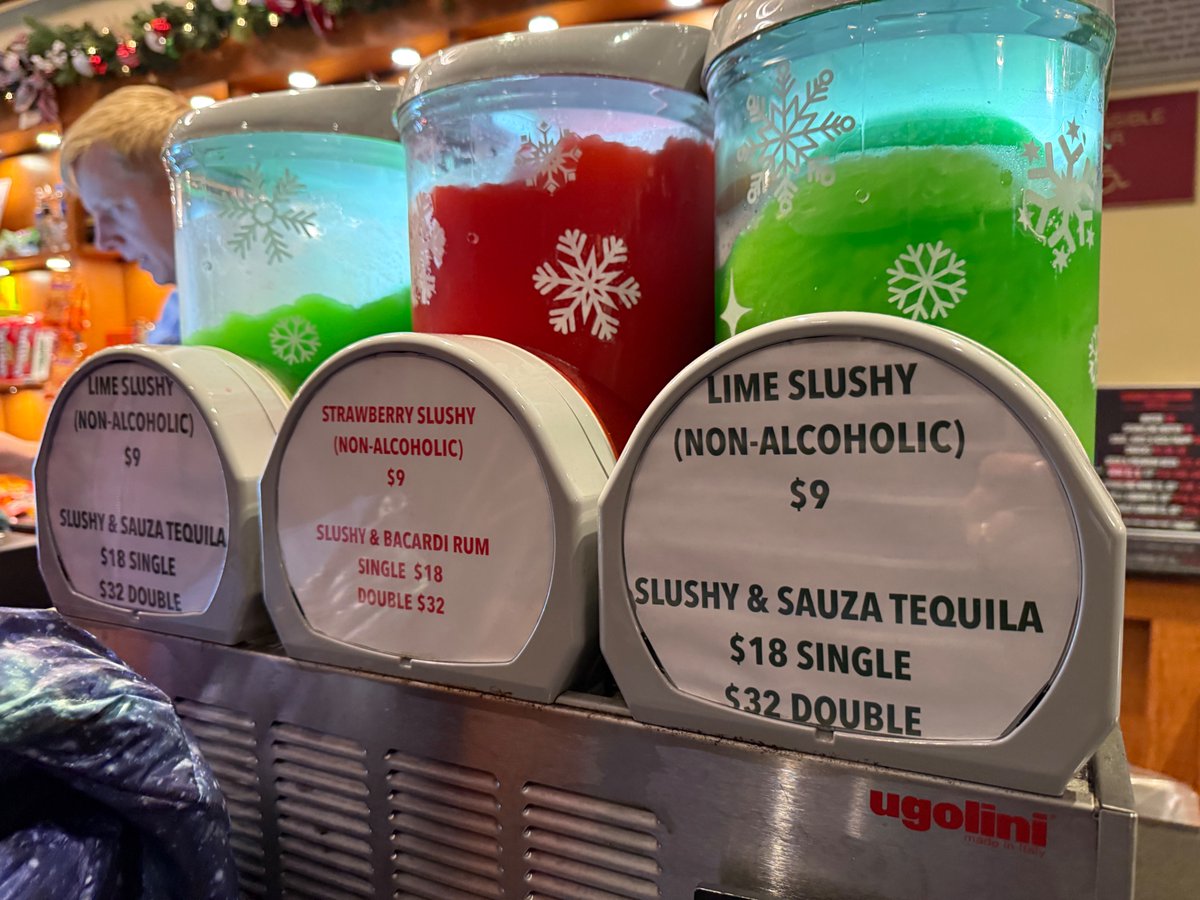 BwayDrinks's tweet photo. Themed drinks and other beverages at Elf on Broadway. https://t.co/8nNNfUuEG9