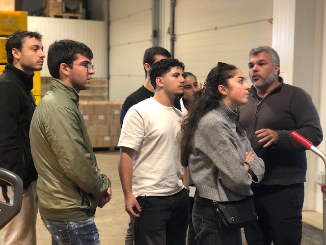 iutdecorse's tweet photo. 🍊Dans le cadre de leur formation, les étudiants en génie biologique ont participé à une sortie pédagogique au sein d’une usine industrielle de production de jus localisée sur Linguizzetta, à savoir l’atelier des fruits et légumes. 

Plus d’infos : https://t.co/pVddHSWLB1 https://t.co/iiYFNnxYrD