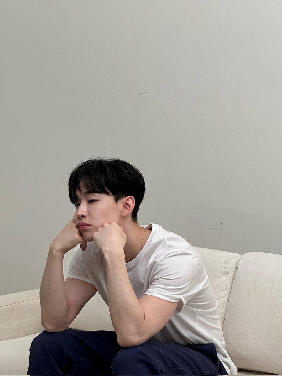 Ling10281's tweet photo. @henrylau89 😕
可愛亨亨🥰🥰🥰 https://t.co/SyKN9gIHdj