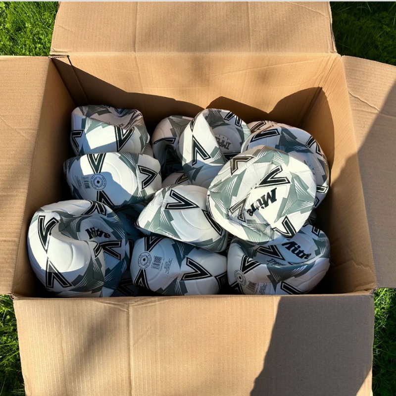 DirectSoccer's tweet photo. Lovely delivery pic of Mitre Impel One balls to #MentalHealthFC- hope these aren't still shooting into the flight path, guys!
#directsoccer #MITRE #football #grassrootsfootball https://t.co/CDrkaThhSV