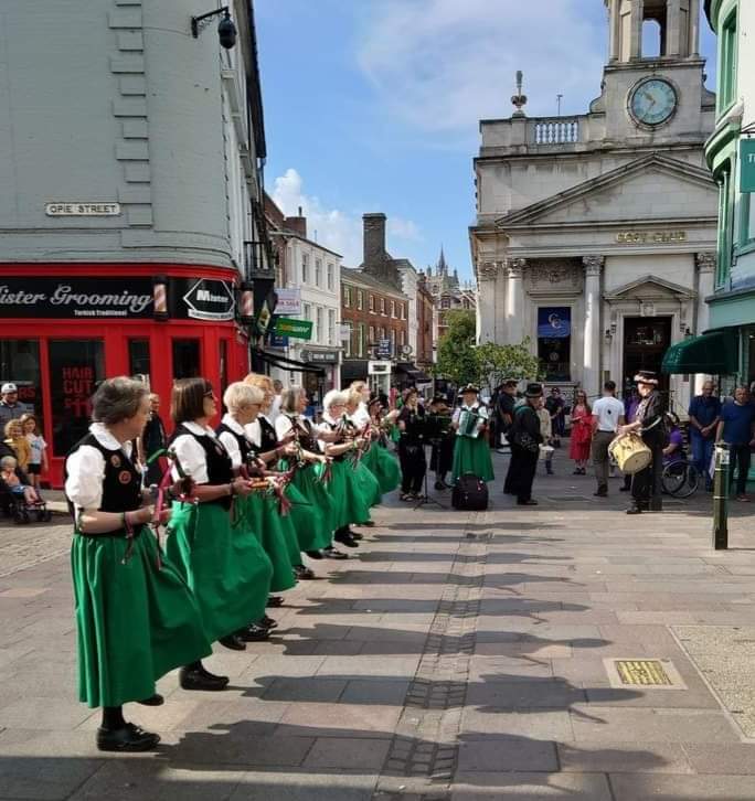 Fiddlestickclog's tweet photo. Fiddlesticks Northwest Clog Dancers and Musicians will be dancing their way around Norwich city centre on Saturday 14th December. Want to catch us on our route? Follow for further updates 🎄🎅

#fiddlesticksclog #norwich #norfolk #Christmasevents https://t.co/57Bfrjowxz