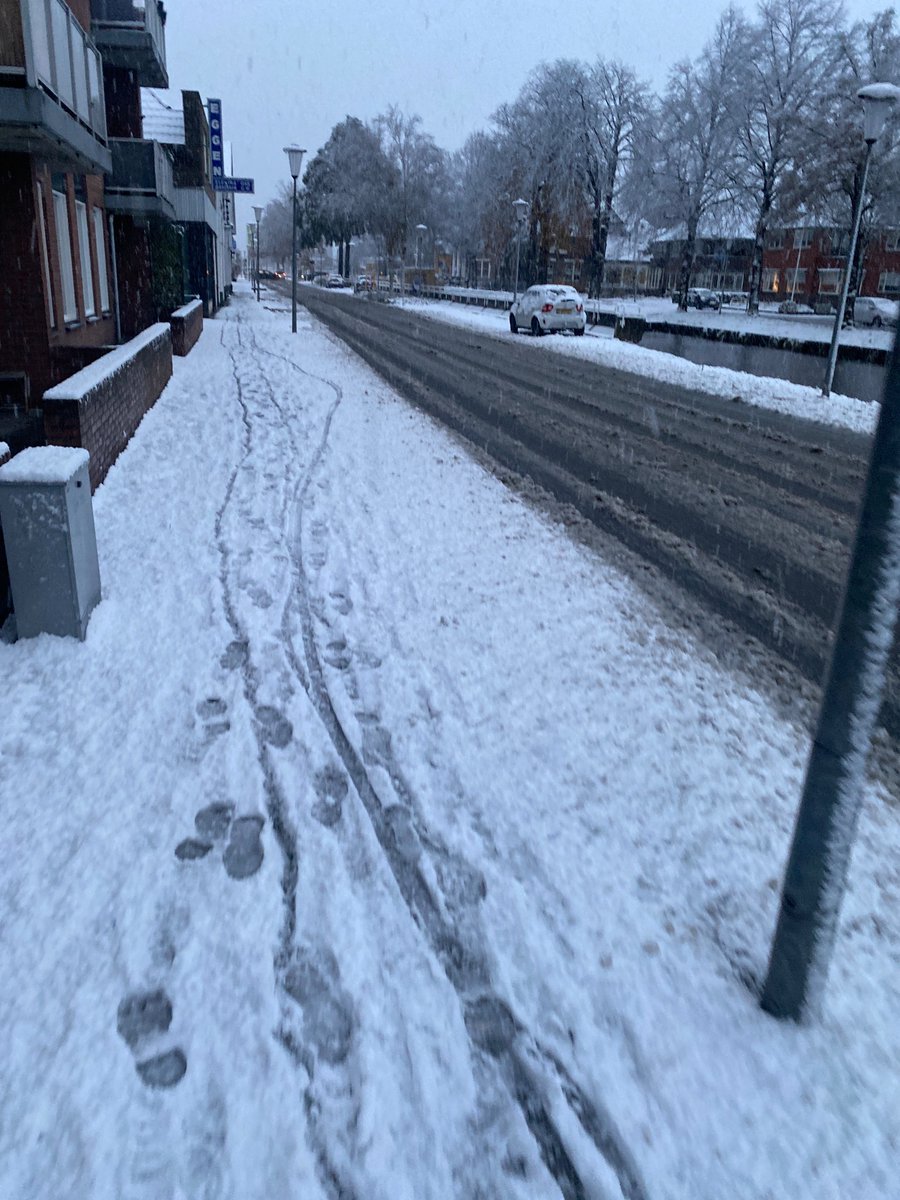 Sebslol's tweet photo. Ongekend sneeuw https://t.co/AeJ0ube5jn