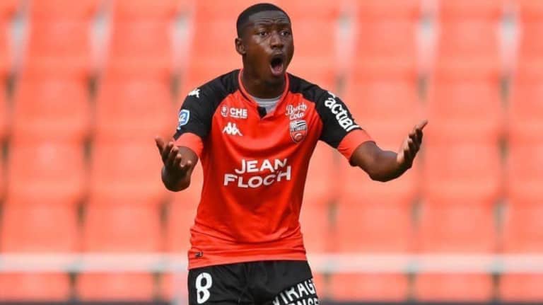 FootTrsft's tweet photo. Le Franco-Guinéen Malamine Doumbouya est présent dans le groupe de Châteauroux contre Nancy.

A rappelé qu'il est formé à Rennes, il signe son premier contrat professionnel avec Lorient.

#Guinea #NationalFFF https://t.co/GAFXKDqRuu
