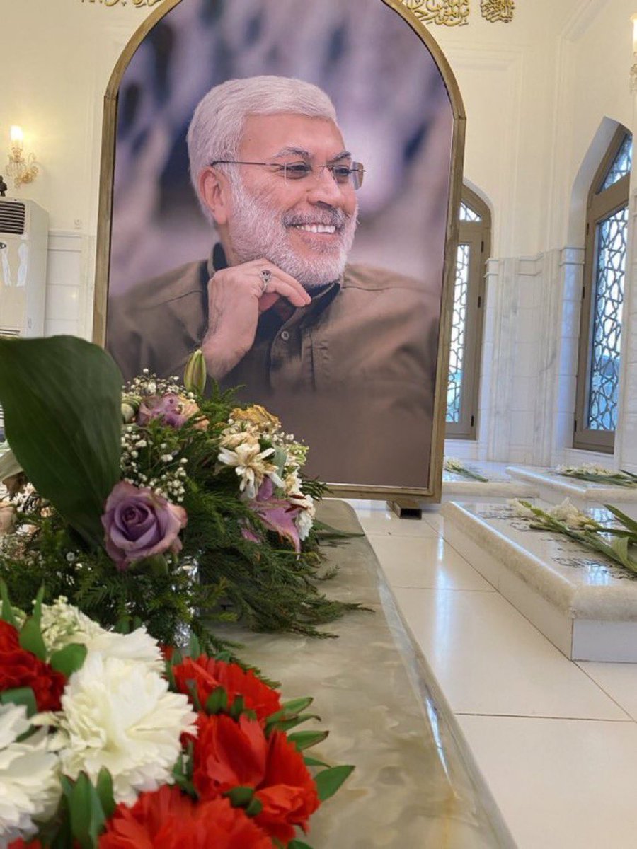 وكأنَّ قبركَ روضةٌ مخضرةٌ،
فالطينُ درٌ والترابُ زُمرد…
 #ليلة_الشهداء