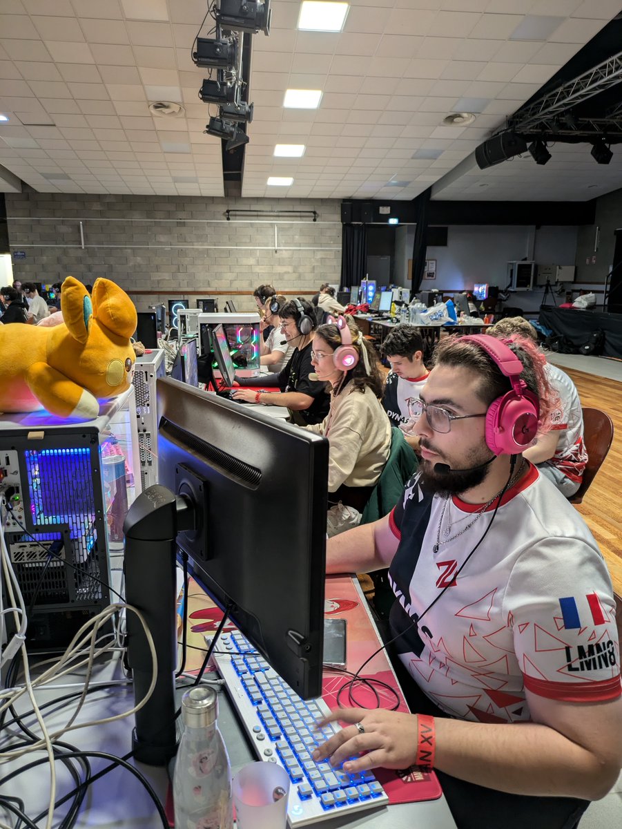 👏 Nos deux équipes ont terminé 5e et 9e (Top 1 Amateur pour la White 🎉)

C'est toujours la meilleure LAN de France, je crois que personne peut rivaliser, mille merci à tous les bénévoles <a href="/GGLanBrest/">GG-LAN BREST</a> sans qui ce ne serait pas possible ❤️

📷 <a href="/F4_NAT/">ꜰ₄NAT'</a>