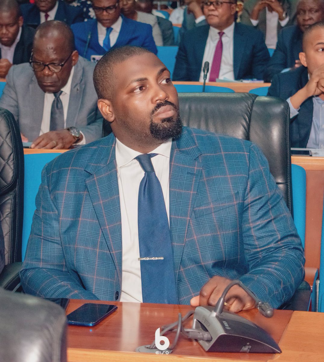 « Nous travaillerons ensemble pour soutenir le courage là où il y a la peur, pour encourager la négociation là où il y a le conflit, et donner l'espoir là où règne le désespoir. »
Nelson Mandela