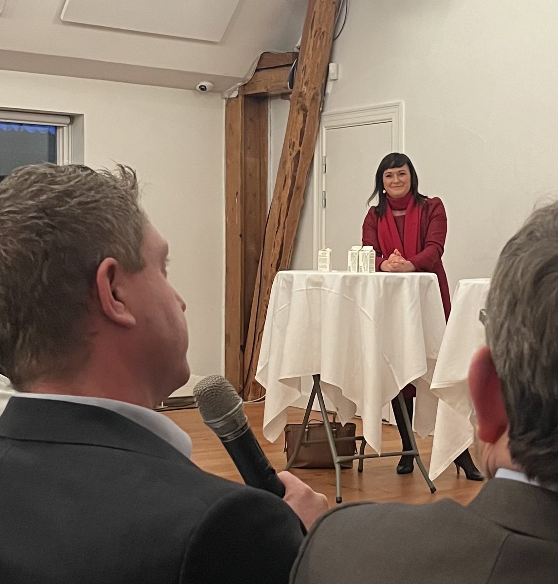 astjerne's tweet photo. 4 1/2 ud af 5 til Sundhedsreformen fra @KiropraktorenDK s formand @KiroChampen under debat med sundhedsminister @sophieloehde @stinuslindgreen @MonikaaRubin mfl - husk alle fagligheder i sundhedsvæsenet. https://t.co/srKeGd4FBq
