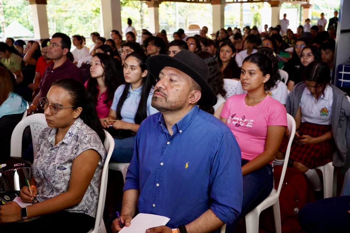 256 personas asisten #AEstaHora al Primer Encuentro Regional de Conservación de Fauna Silvestre organizado por el <a href="/BiopOcarros/">Bioparque Los Ocarros</a> un espacio académico y de investigación, lleno de aprendizaje y diálogos sobre la protección de la biodiversidad del Meta.