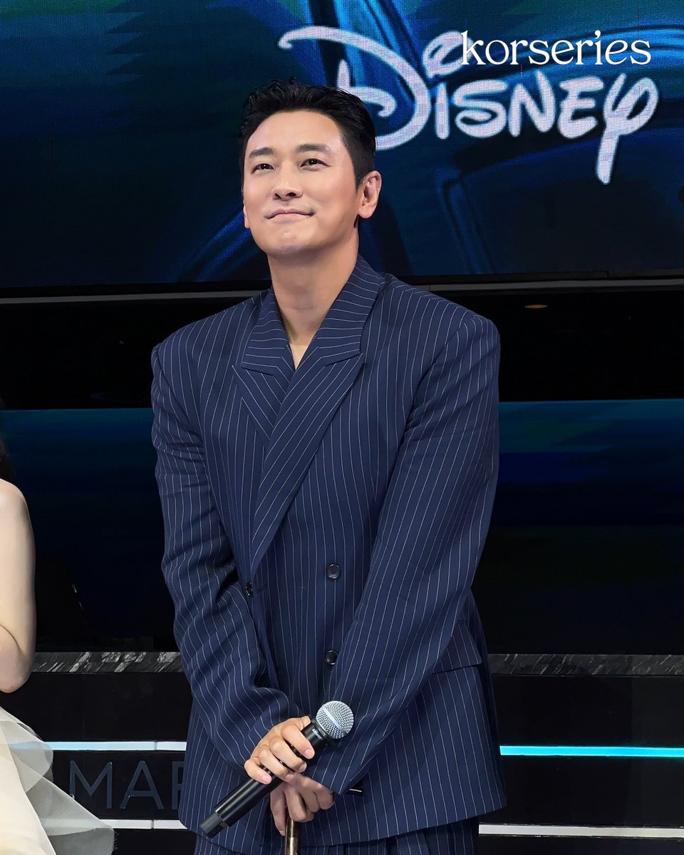 Korseries's tweet image. จูจีฮุน - พัคโบยอง พร้อมด้วย นักเขียนบทคังฟูล และ ผู้กำกับคิมฮีวอน จากซีรีส์ Light Shop มาพบปะแฟน ๆ ในงานอีเวนต์ Disney Presents: A Night of Stars Fan Event ที่สิงคโปร์เมื่อวานนี้💡✨

#JuJiHoon #ParkBoYoung #KangFull #LightShop #KimHeeWon #DisneyContentShowcase24 #ANightofStars