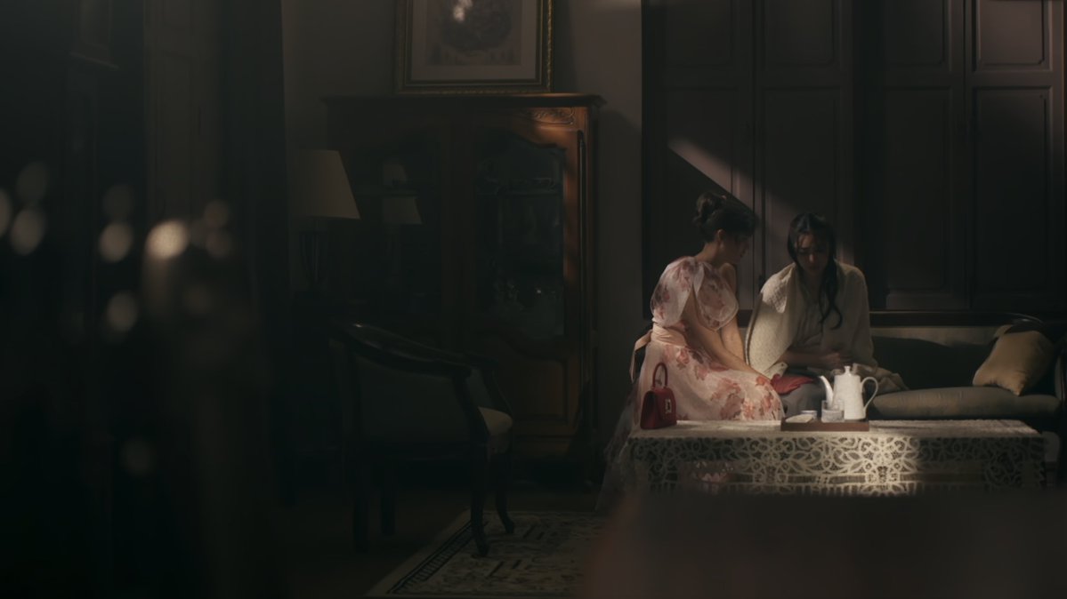 🤍Thread เนิร์ดๆ บอกลา #หนึ่งในร้อยตอนจบ 
ตอกย้ำว่า #หนึ่งในร้อย น่าจะเป็นละครไทย(ช่องฟรีทีวี)ที่สร้างมาตรฐานใหม่และให้ความสำคัญด้าน Art direction กับ Cinematography มากที่สุดเรื่องนึงในรอบหลายปี คิดว่าถ้าไม่โดนช่องเตะตัดขาน่าจะไปได้ไกลกว่านี้อีก (1)