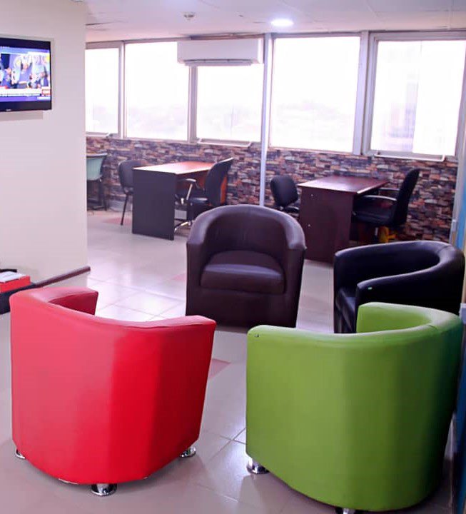 StargateWorkst1's tweet photo. Whether you need a perfect spot to take a break, catch up with colleagues, or spark your next big idea, our lounge area is that place for you.

Book a space today!
Send a DM or Call/Whatsapp
08181134164
08181134165

#workspaceinibadan https://t.co/jtFUIDynNT