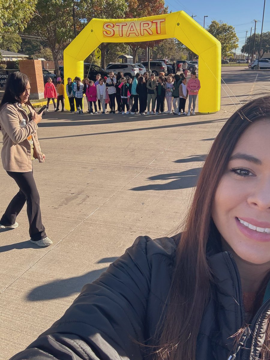 HBG 2024 turkey trot! <a href="/HBGonzalezPLA/">Henry B. Gonzalez PL Academy</a> <a href="/CoachAlmendarez/">Coach Almendarez</a>