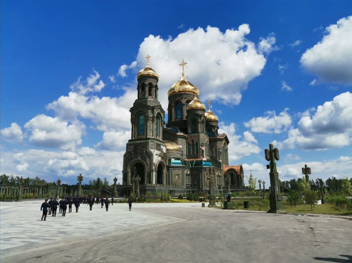 Rusko🇷🇺 a vymývání mozků🐷

Rusko zakládá svou národní identitu a smysl své existence vlastně jen na jedné věci a tou je vítězství nad nacismem (se kterým jaksi spolupracovalo😁).

Příkladem jest ruský "Chrám zbrojených sil - "Chrám Kristova vzkříšení"

za ♻️retweet♻️díky 🧵👇