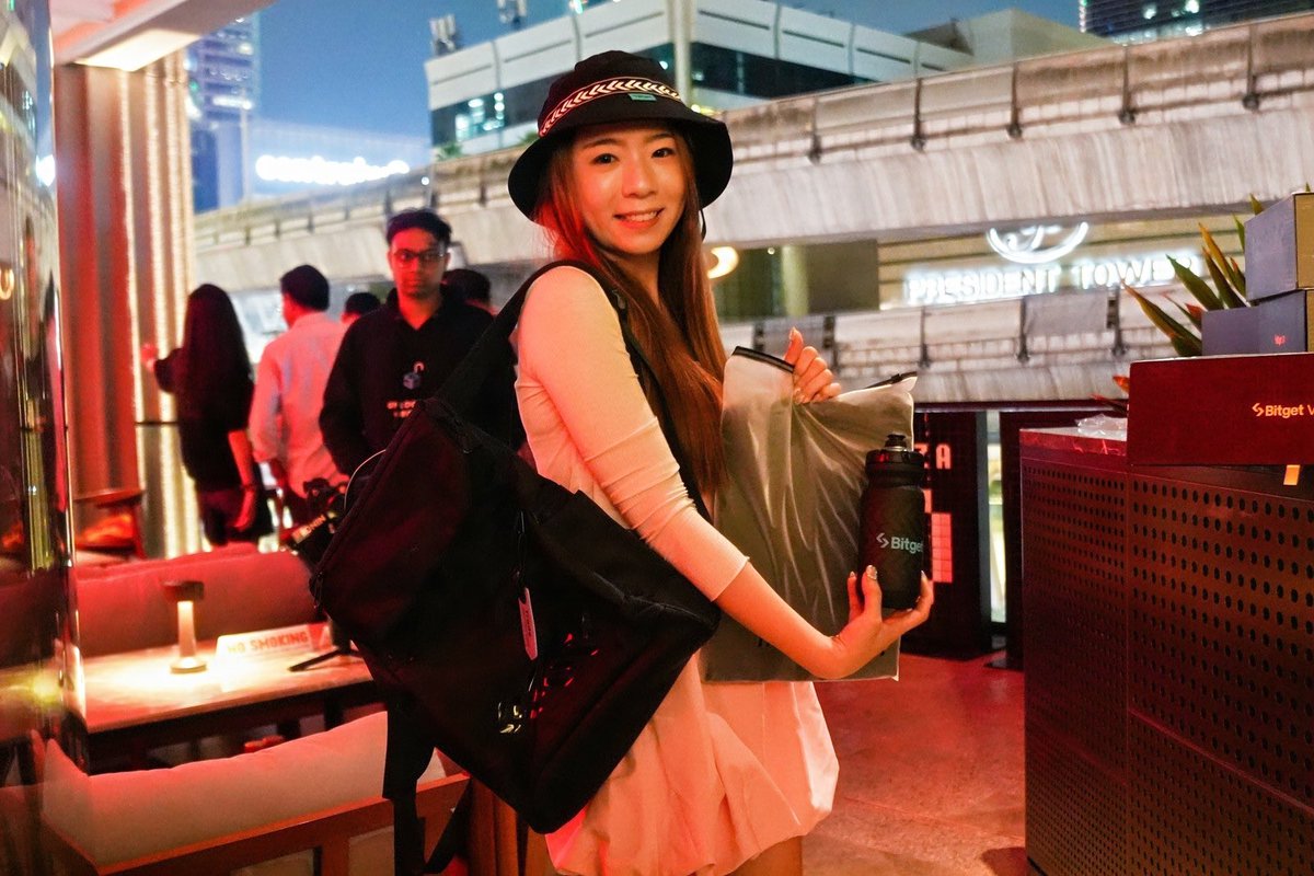 Angel_bitget's tweet image. Our first-ever Thailand VIP event was such a memorable experience! A big thank you to all the VIPs who joined us—you made it incredible. The kindness of the people here has truly touched my heart. I love Thailand! 🇹🇭💙 #BitgetVIPEvent #Thailand