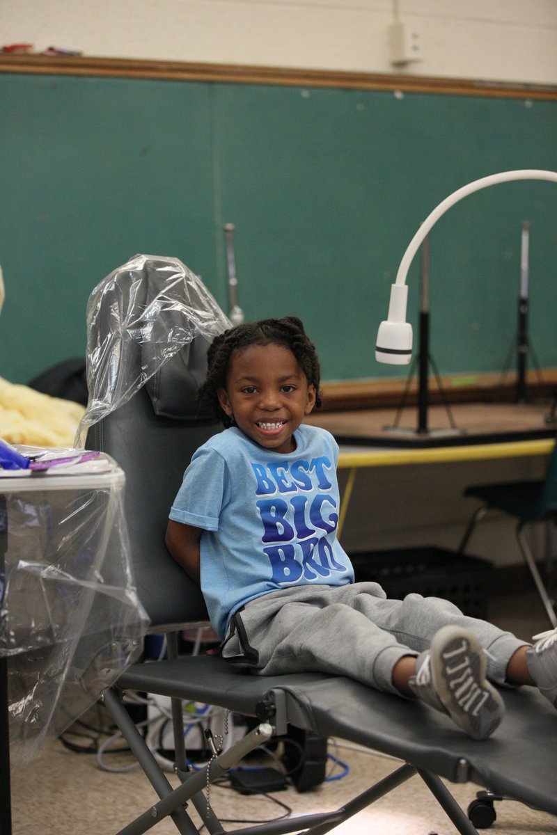 HP_Schools's tweet image. HPS has teamed up with the University of Detroit Mercy School of Dentistry to provide teeth cleanings, screenings, educational tips, and other preventative dental services to all our students. They were at Hoover Elementary this week. #hazelparkschools #letsroll #teethcare