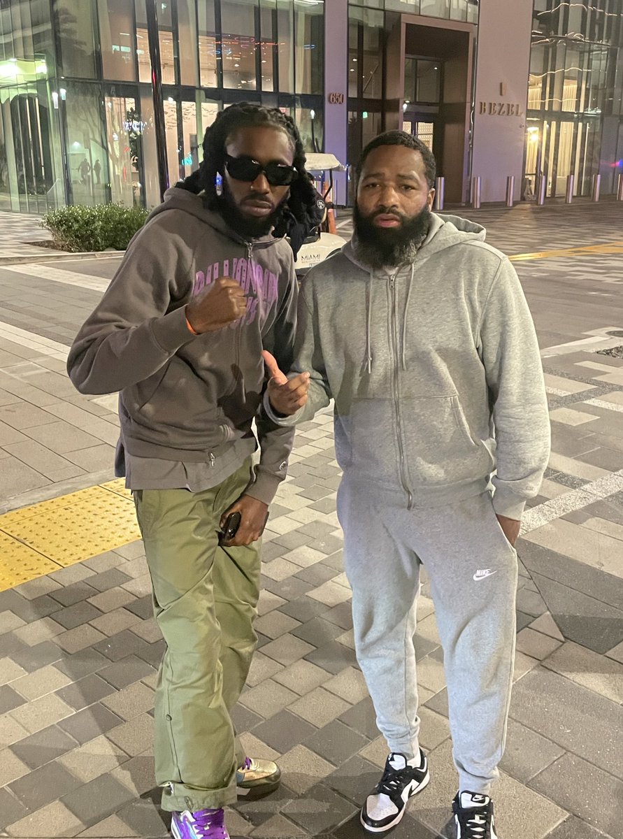 TomND0's tweet image. Was in Miami for Knucks’ Bday, Saw Adrien Broner standing Dolo with 4 jawns outside the Clurb, Bumped into him again in Booby Trap &amp;amp; bro said let’s take some shots, showed mad love🇬🇧🇺🇸🥊 🐐#TheProblem