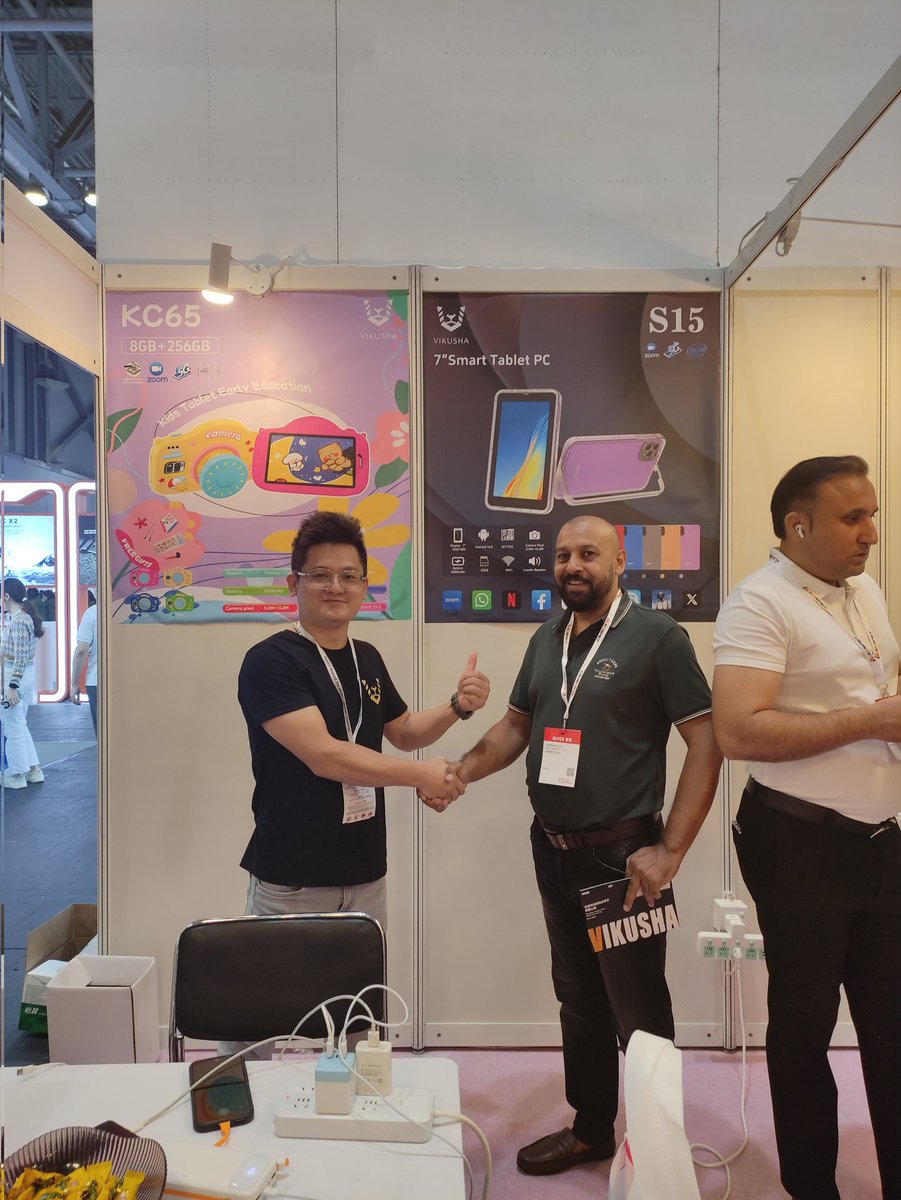 Msafdar81553237's tweet photo. Hk exhibition meet our agent https://t.co/m1pt6qUPtz