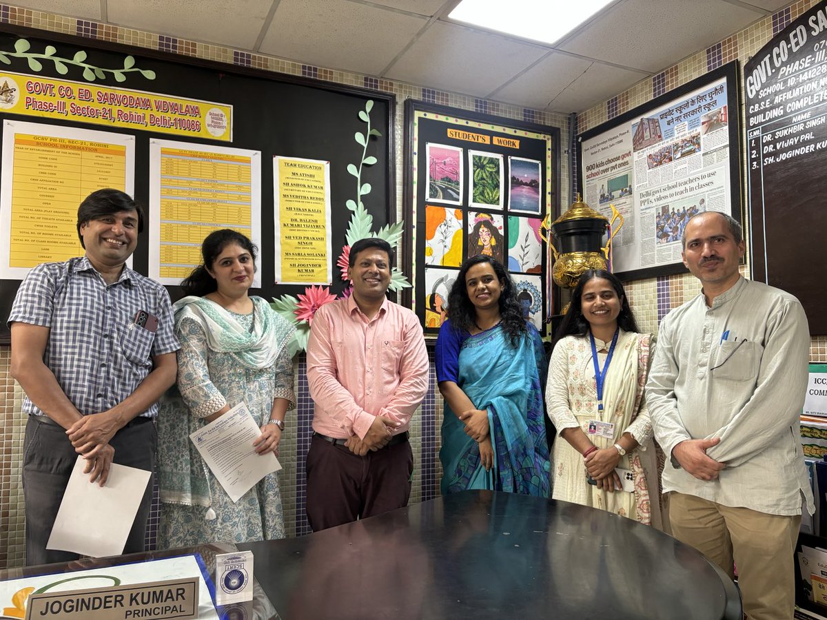 ShubhangiBajaj1's tweet photo. A glimpse of appreciation for facilitating Zonal Level workshops for English Educators of Delhi Govt schools @Govt.Co-EdSV, sec-21 Rohini (School ID:1412289) by HOS, Joginder Kumar ji #facilitated #schoolwork https://t.co/GYNMzLThFA