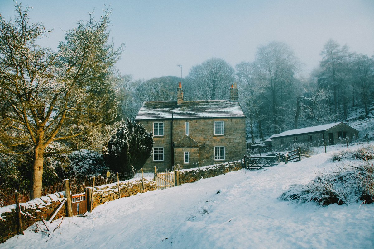 DanielCasson1's tweet photo. Winter in the Peaks ❄️ // https://t.co/YU27IuTqoO