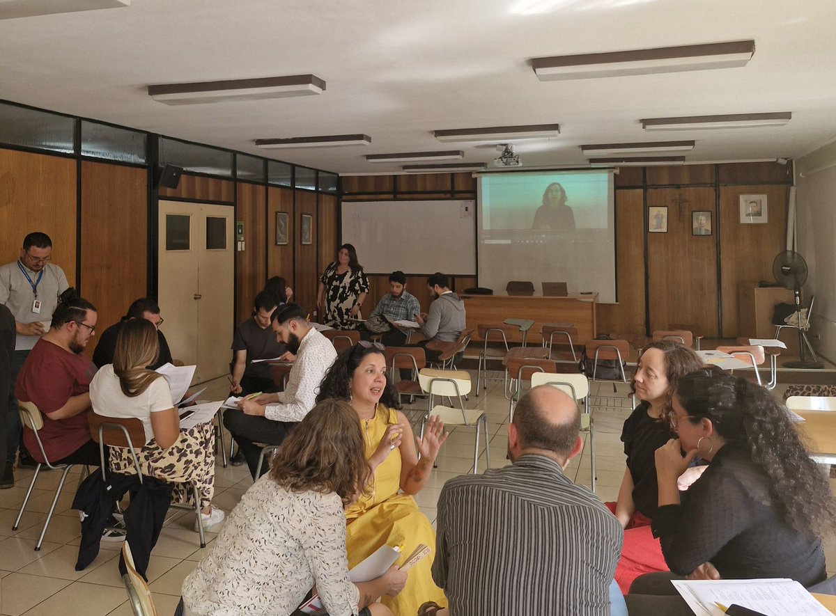 NucleoMEPOP's tweet photo. Registro del Seminario de Socialización del proyecto "EducaDigital: Herramientas para la alfabetización digital" en el Liceo Salesianos Camilo Ortúzar Montt de Macul. https://t.co/gxcdUhIdGe