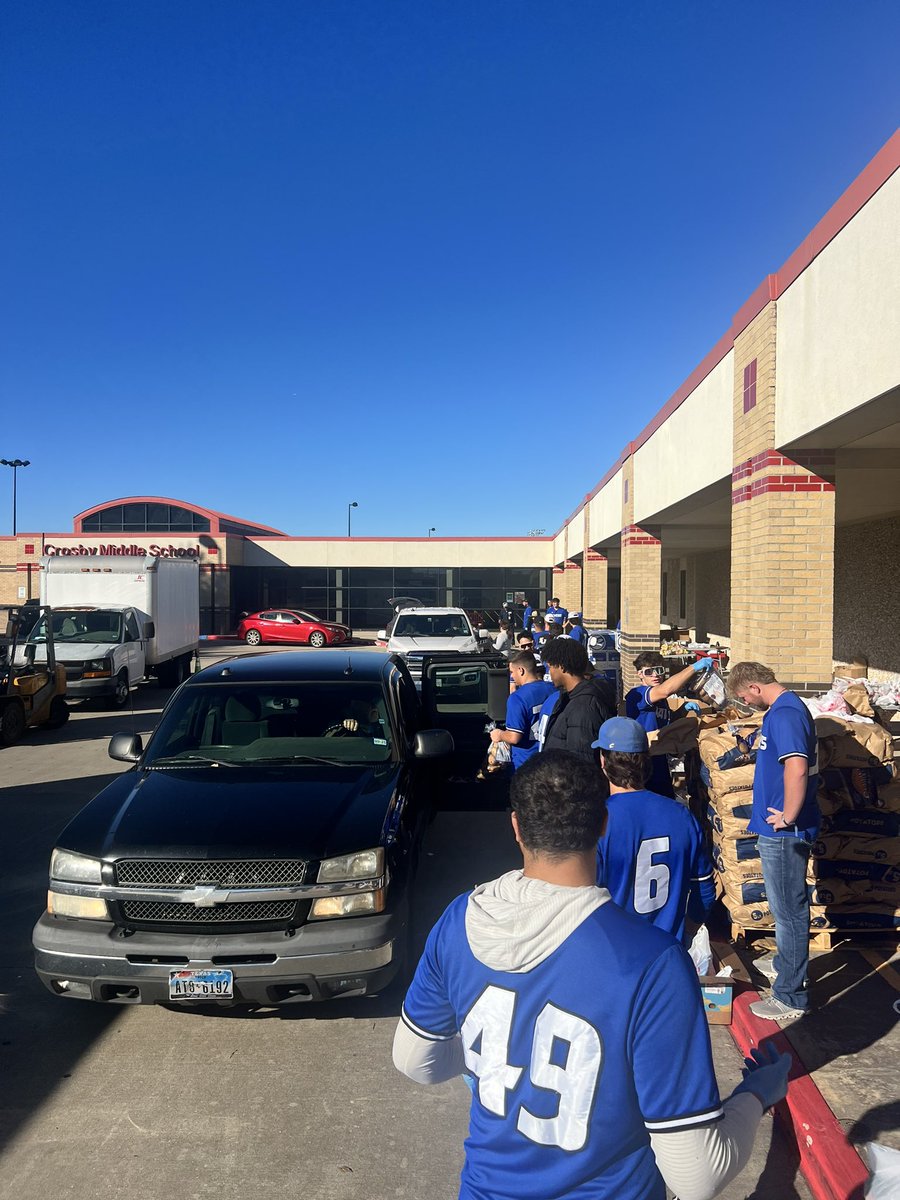 San Jacinto College Baseball (@sjraven_bb) on Twitter photo Outstanding day by our young men at <a href="/CrosbyISD/">Crosby ISD</a> middle serving the community before Thanksgiving break. Happy Thanksgiving everyone. 🦃 Outstanding day by our young men at <a href="/CrosbyISD/">Crosby ISD</a> middle serving the community before Thanksgiving break. Happy Thanksgiving everyone. 🦃
