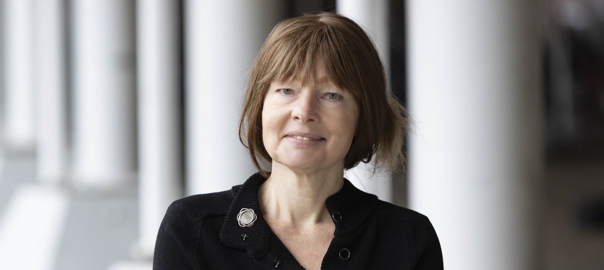 Sandra Langereis, bekend van @debezigebij-biografieën over Erasmus en Eise Eisinga, ontvangt 12 december de De la Courtprijs voor onbezoldigd onderzoek. Ze spreekt over haar werk &amp; over haar bestaan als onafhankelijk onderzoeker. Lofrede door <a href="/rensbod/">rens bod @rensbod.bsky.social</a> 👉  bit.ly/3Au1e1U