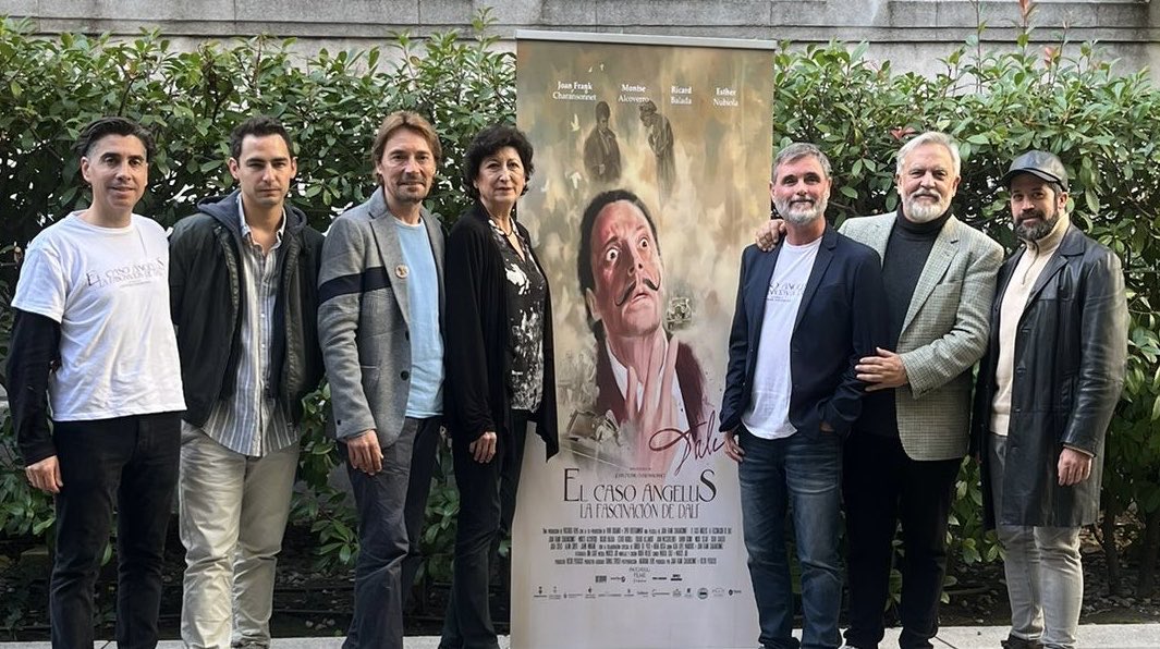 EDUARD Alejandre (@eduardalejandre) on Twitter photo Rueda de prensa en #madrid para presentar El Caso Ángelus.
<a href="/joanfrankcharan/">Joan Frank Charansonnet</a> <a href="/ricardbalada/">Ricard Balada</a> <a href="/EduardAlejandre/">EDUARD Alejandre</a> #montsealcoverro #enriquedelpozo #jaumenajarro #victorperxachs <a href="/GIMadrid/">Goethe-Institut MAD</a>
A partir de esta semana ya estamos en cines!! 🌟 Rueda de prensa en #madrid para presentar El Caso Ángelus.
<a href="/joanfrankcharan/">Joan Frank Charansonnet</a> <a href="/ricardbalada/">Ricard Balada</a> <a href="/EduardAlejandre/">EDUARD Alejandre</a> #montsealcoverro #enriquedelpozo #jaumenajarro #victorperxachs <a href="/GIMadrid/">Goethe-Institut MAD</a>
A partir de esta semana ya estamos en cines!! 🌟