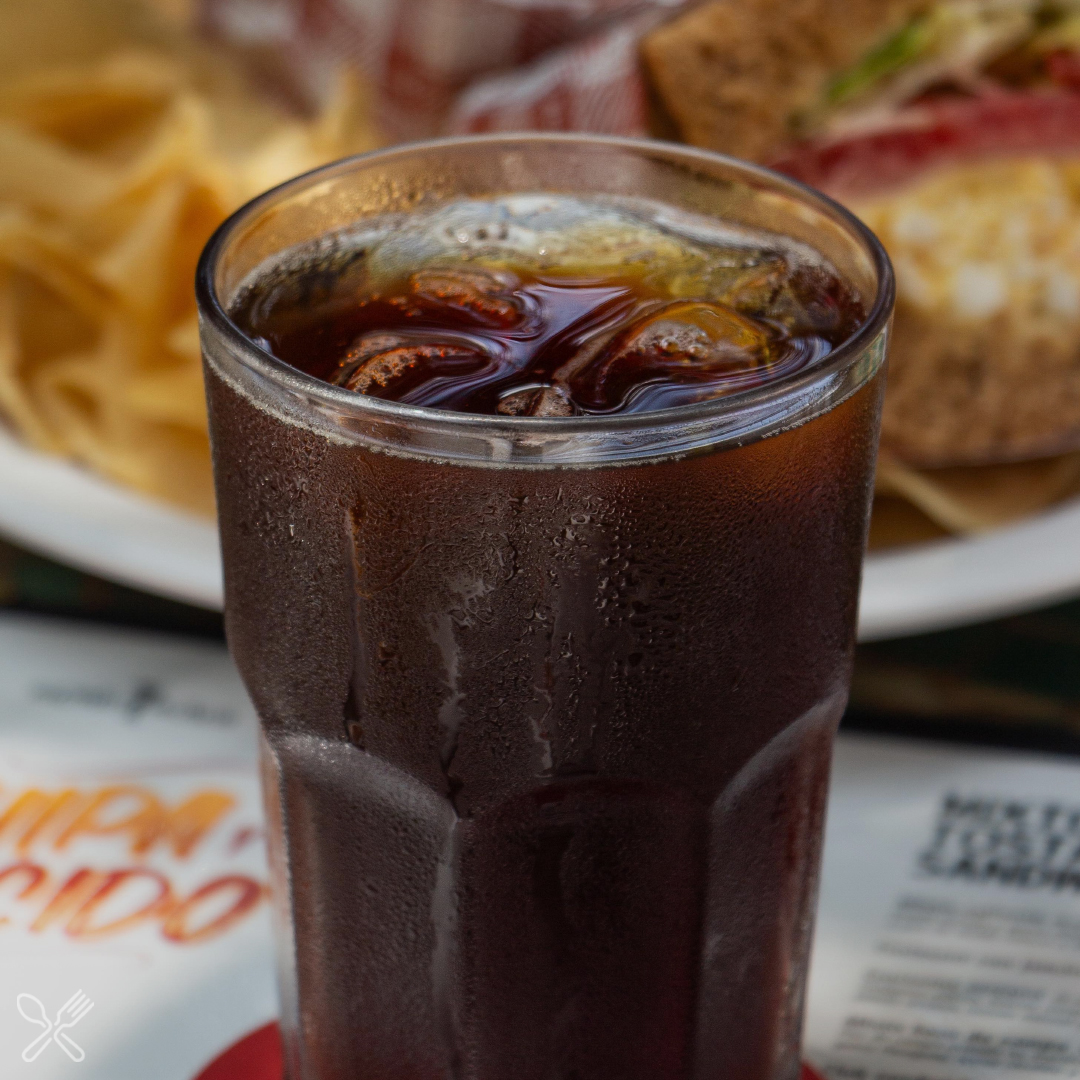 Un día caluroso como este te pide que te refresques con una bebida bien helada.

Acompaña tus comidas de El Café de Acá con un vaso como este. 👇

Reserva con RESTÓ 📲 resto.com.py