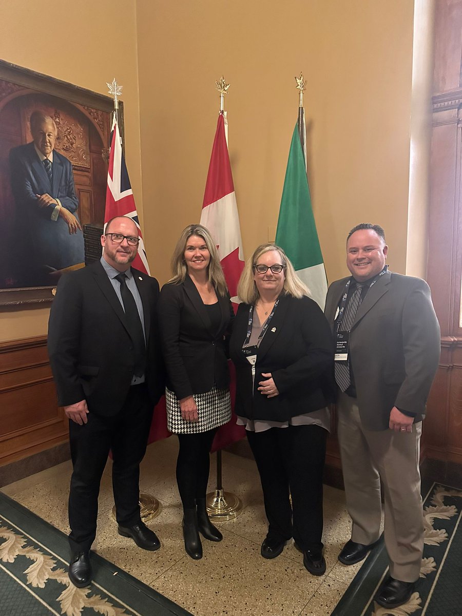 JillDunlop1's tweet image. It’s always a pleasure to welcome the @PoliceAssocON team to Queen’s Park!

Together, we share a commitment to making our communities - including schools - safe and supportive environments for everyone. Thank you to Ontario's Police Officers for your unwavering dedication to…