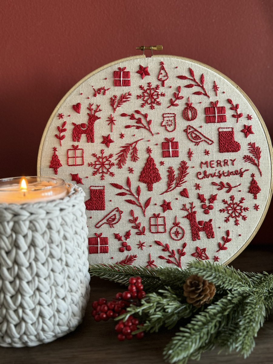 bumblebee876's tweet photo. 販売しています🎄❤️

図案(パターン)を作らず、
気のままに刺繍したものなので
世界に一つだけの作品です😊🎄

壁に掛けても可愛いし、小物も置いても可愛いですよ🎄
���レンジ色々可能です❤️

$75 including shipping🎅🏻

#刺繍　#handembroidery https://t.co/heaxrPyhyt