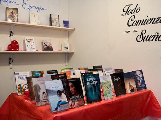 GiuliaMadonna's tweet photo. Ringrazio l'agenzia Letteraria Sopralerighe di Marylin Santaniello per l' esposizione della mia Silloge "l'equilibrista" al Campania Festival 2024....Materiali "L'Autore Egregio in fiera 2024" per rassegna Campania Libri Festival 2024.. https://t.co/3pCstBwUXe